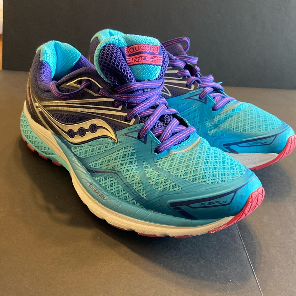 Saucony shoe.